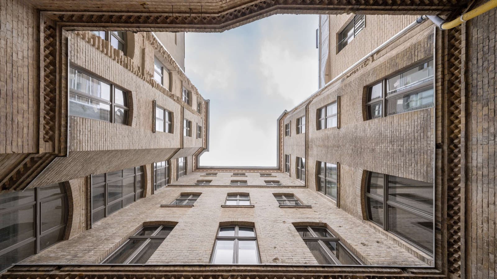 Glint – Von Albert Real Estate