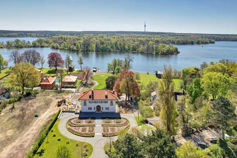 Exclusive Waterfront Villa in Berlin-Wannsee with Private Spa, Pool & Boathouse - Thumbnail 6