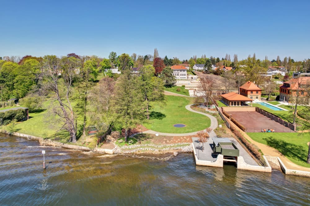 Exclusive Waterfront Villa in Berlin-Wannsee with Private Spa, Pool & Boathouse - Thumbnail 4