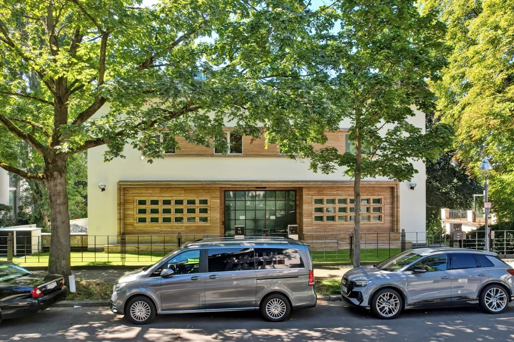 „Villa 'Zissu': Luxusanwesen mit Seeblick, Privatgarten & 1.300 m² Wohnfläche in Berlin-Grunewald“ - Thumbnail 19