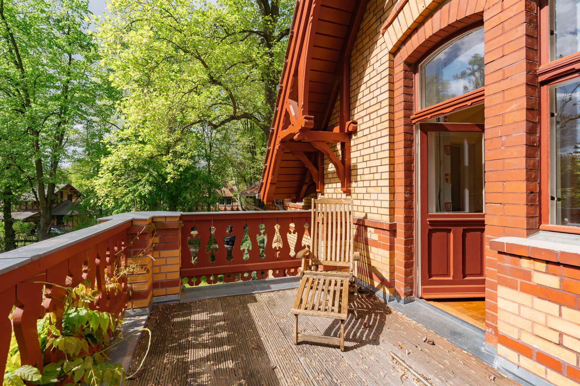 Historic Luxury Villa near Lake Sacrow with 2,900 m² Private Park Garden - Thumbnail 5