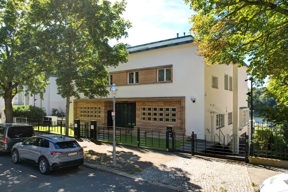 „Villa 'Zissu': Luxusanwesen mit Seeblick, Privatgarten & 1.300 m² Wohnfläche in Berlin-Grunewald“ - Thumbnail 20