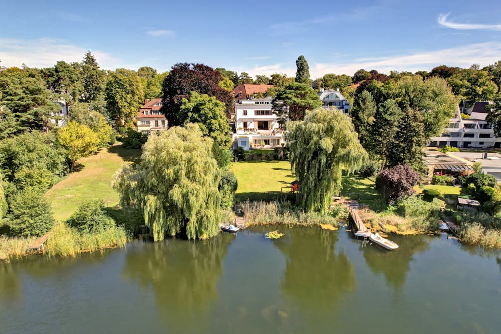 „Villa 'Zissu': Luxusanwesen mit Seeblick, Privatgarten & 1.300 m² Wohnfläche in Berlin-Grunewald“ - Thumbnail 8