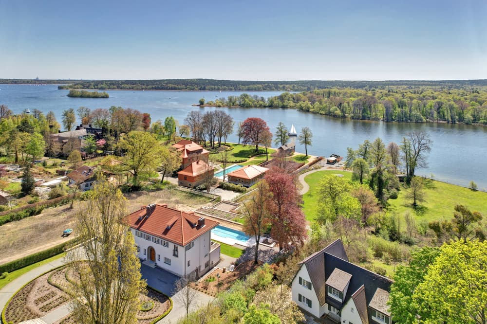 Exclusive Waterfront Villa in Berlin-Wannsee with Private Spa, Pool & Boathouse - Thumbnail 5