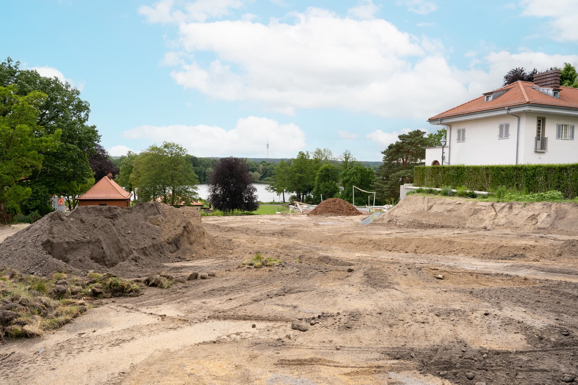 "Einmalige Wasserlage in Berlin-Kladow – Großes Grundstück mit Entwicklungspotenzial" - Image 2