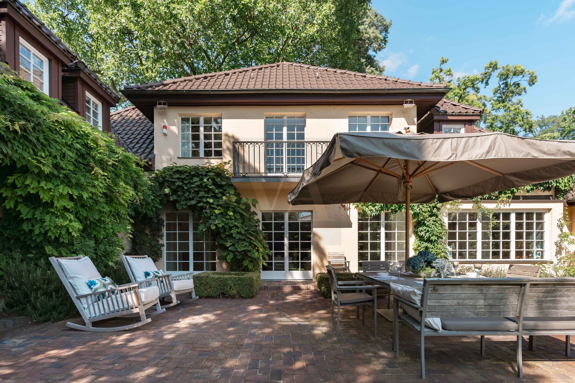 Grunewald's Lake side oasis an elegant retreat of distinct luxury - Image 3