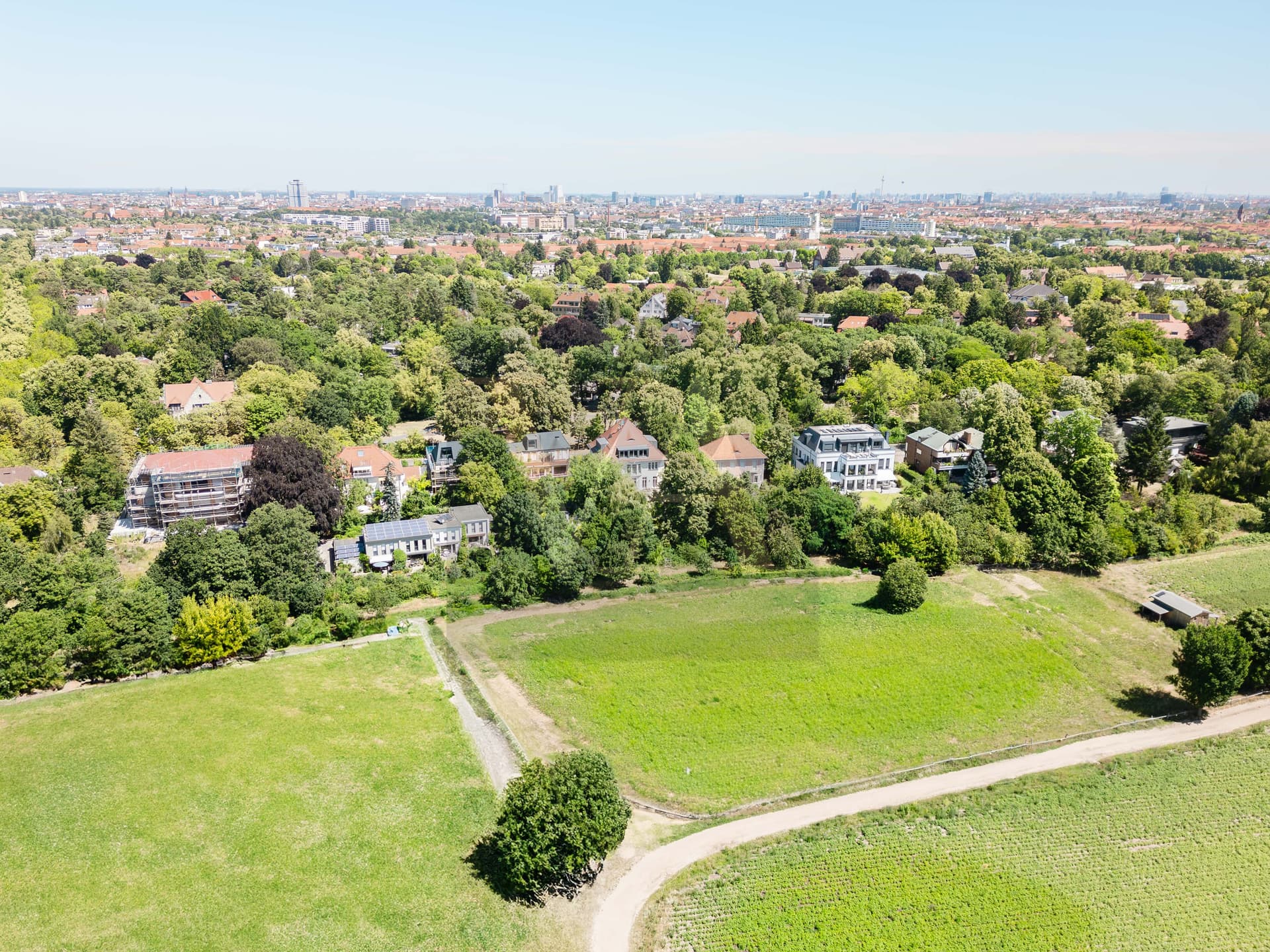 Historic Luxury Villa with Spa & 1,400 m² Living Space in Berlin-Grunewald - Image 9