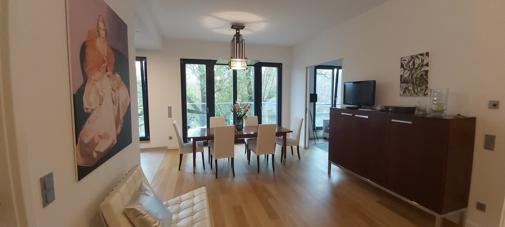 Stylish One-Bedroom Apartment with Sunny Balcony - Image 3