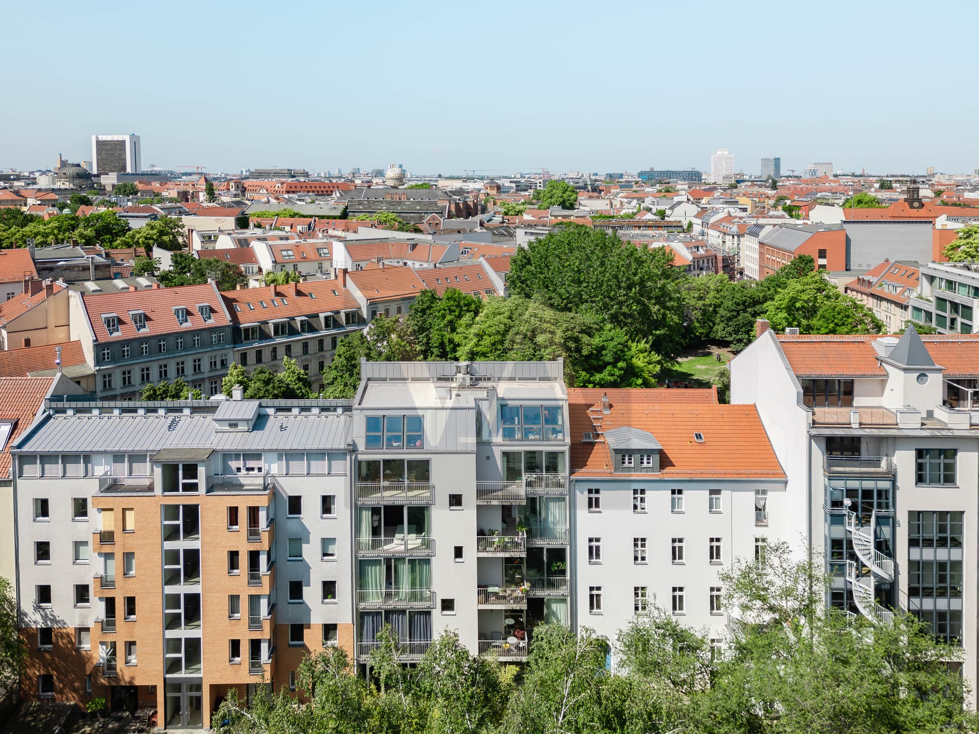 Urban Retreat with Japanese Garden – 2-Room Apartment in Berlin-Mitte - Image 19
