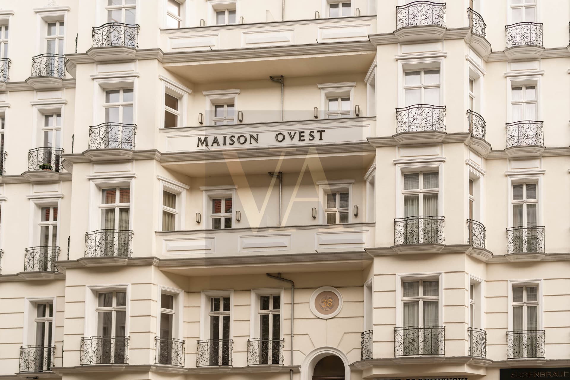 Passauer Straße 38 - Experience the luxurious lifestyle in Berlin's prominent location