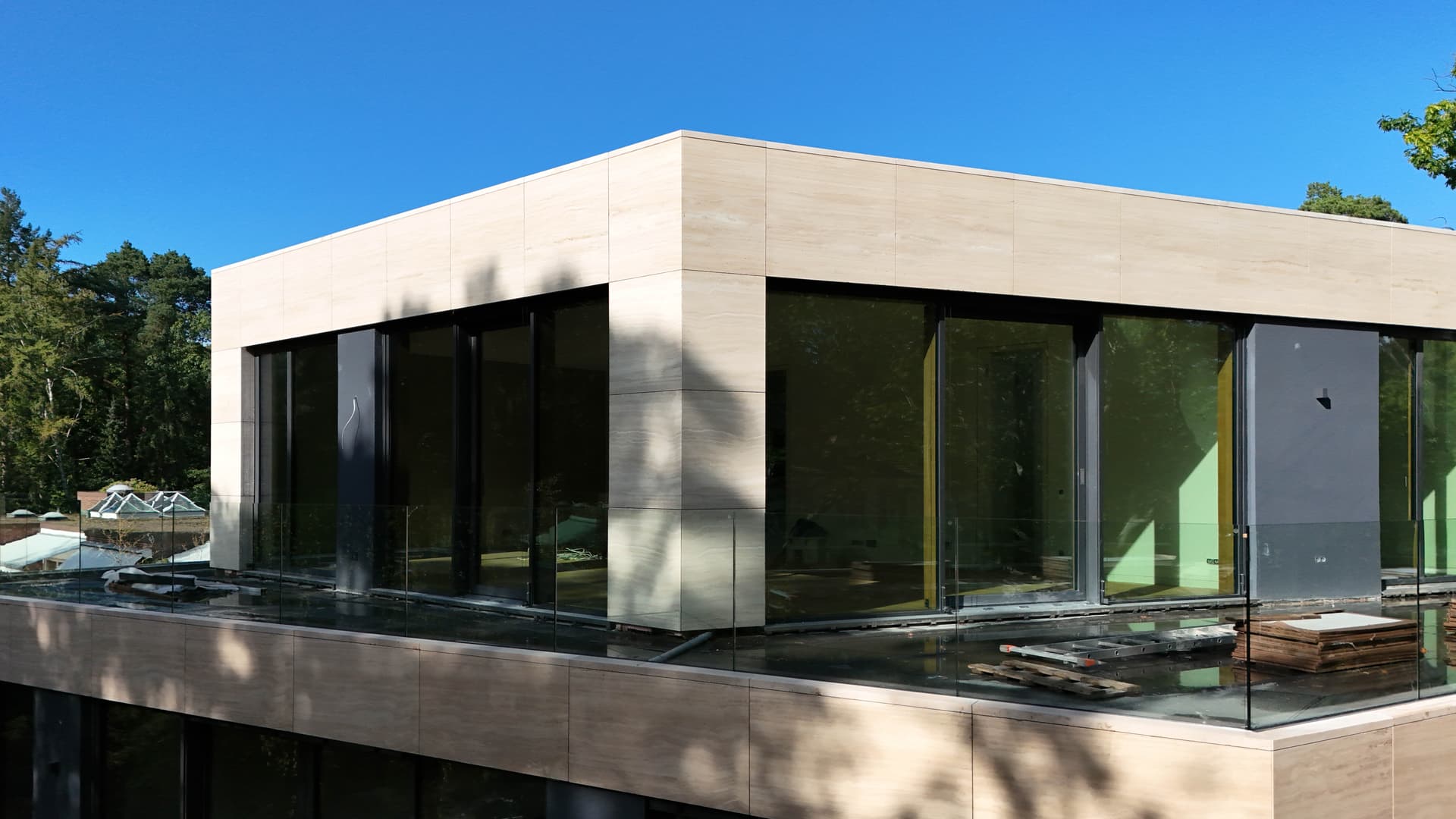 Contemporary Luxury Living with Private Garden in Dahlem