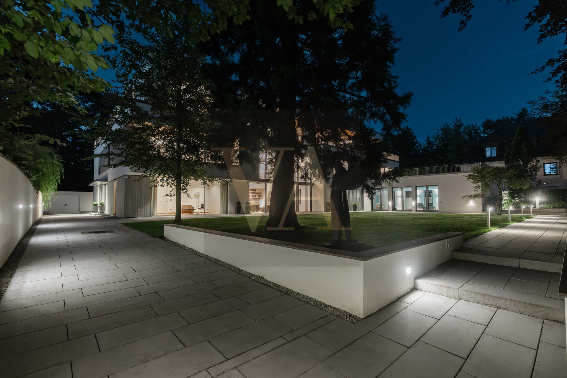 State-of-the-Art Villa in One of Berlin's Most Exclusive Locations with Private Access, Elevator & Pool - Image 16