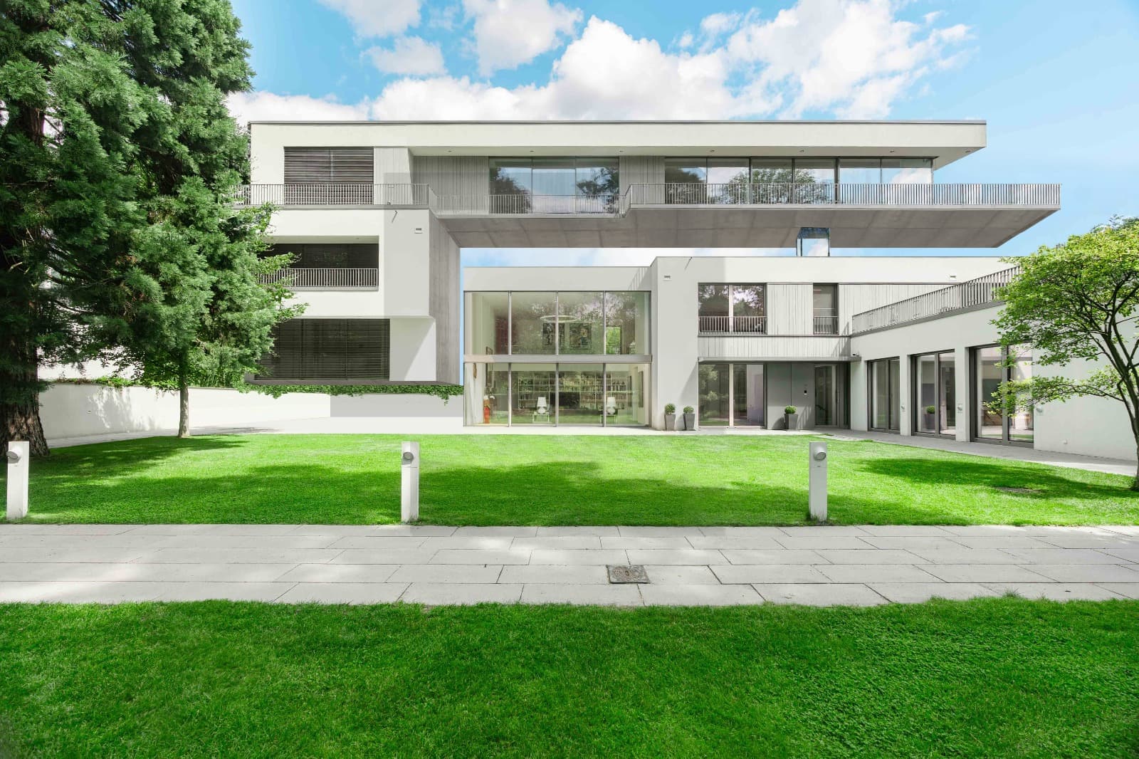 Villa Bernadotte – Architectural Masterpiece with Luxury & Privacy in Berlin-Dahlem