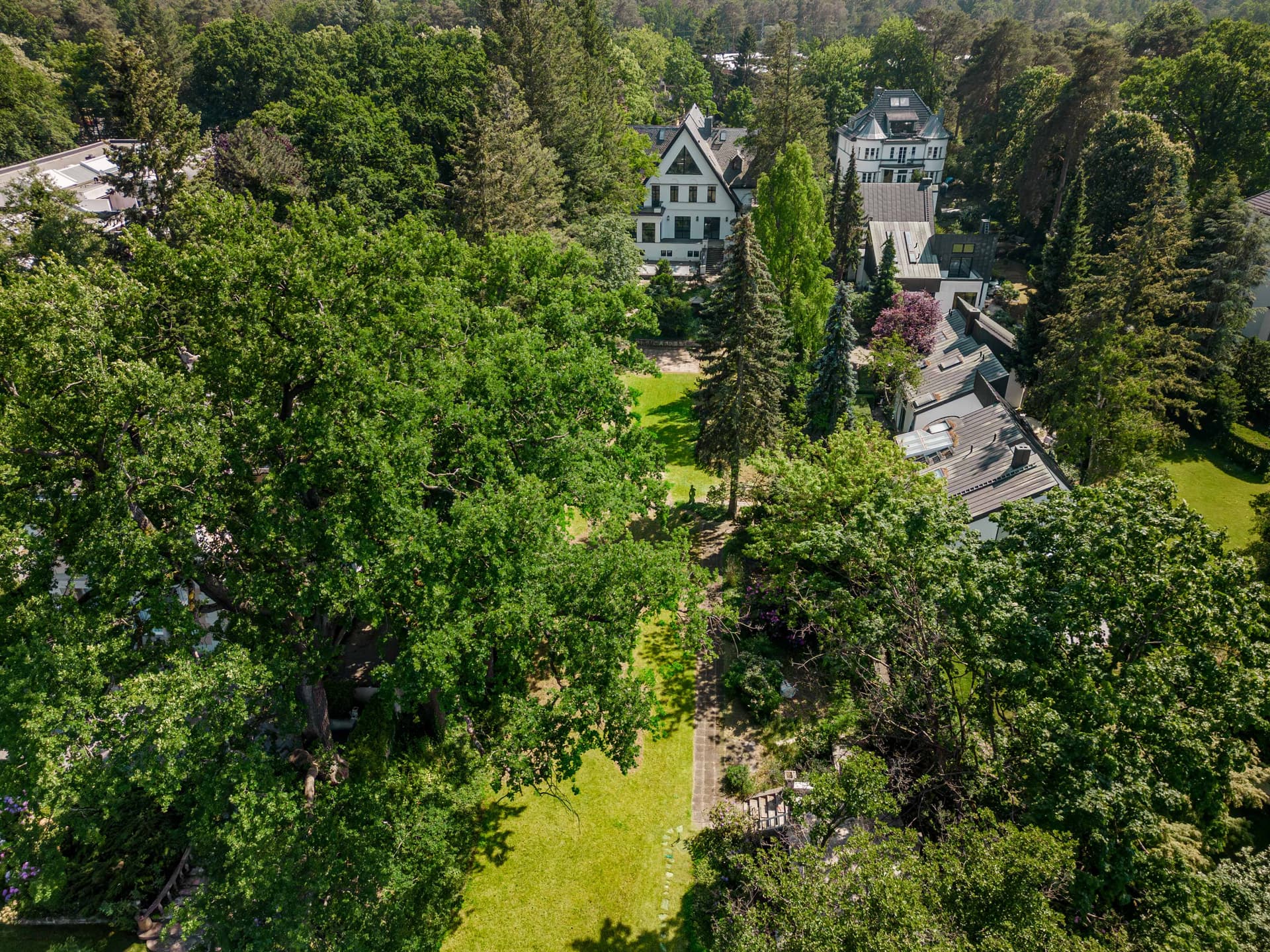 Exclusive Lakefront Mansion in Berlin-Wannsee – Private Spa, Guest Area & Panoramic Water Views
