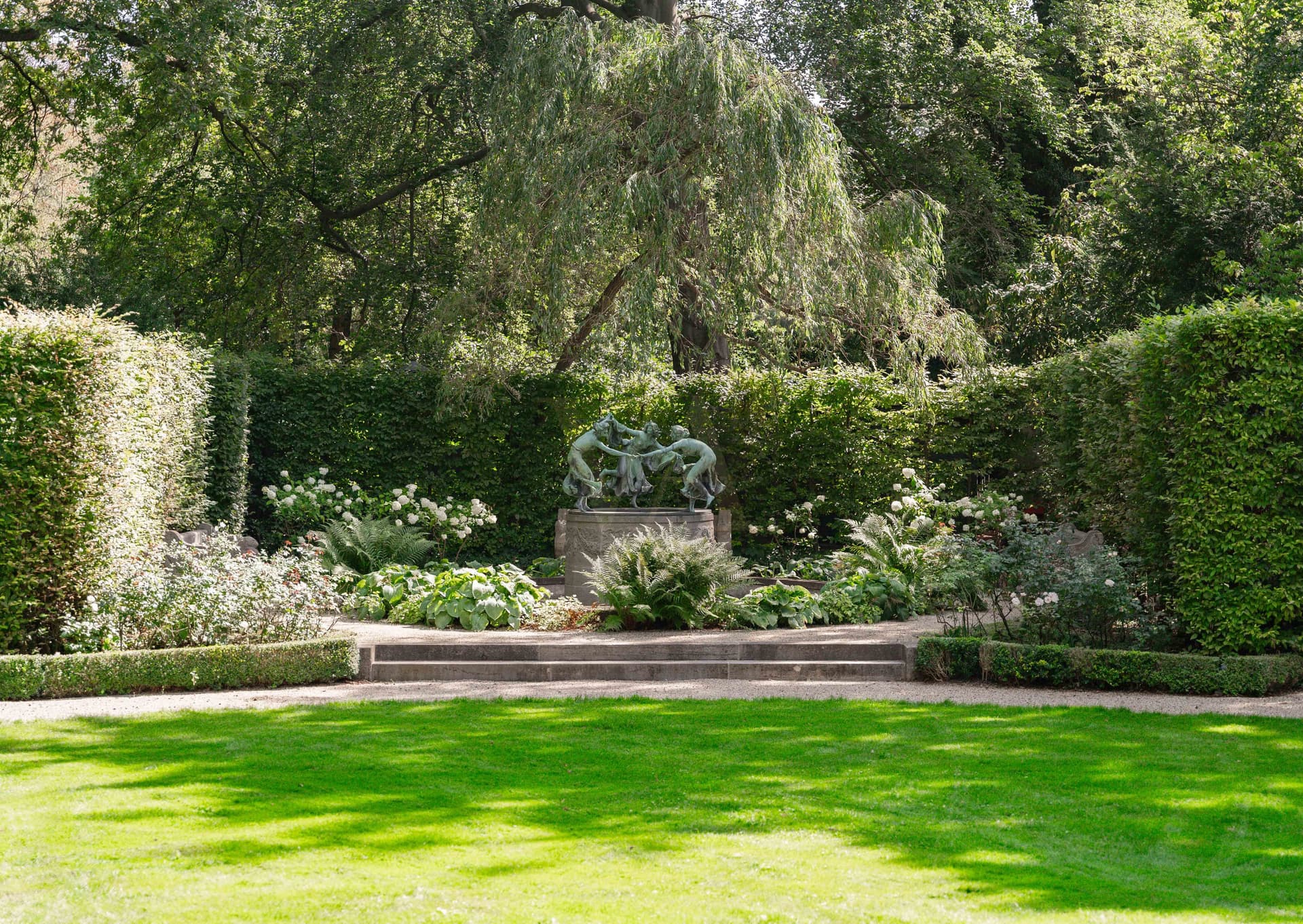 Villa Stauss Historic Presidential Villa with 3,800 sqm Park Garden in Berlin-Dahlem - Image 33