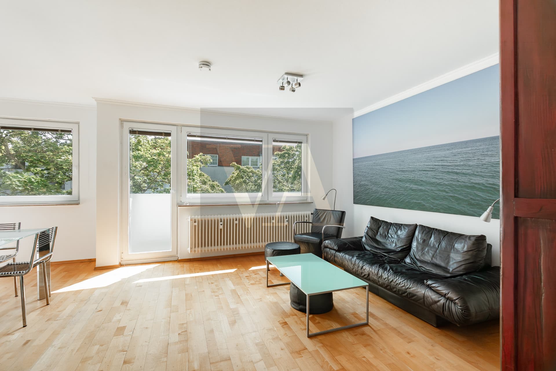Bright City Apartment, top floor with a balcony—quiet living near Kudamm - Bild 3