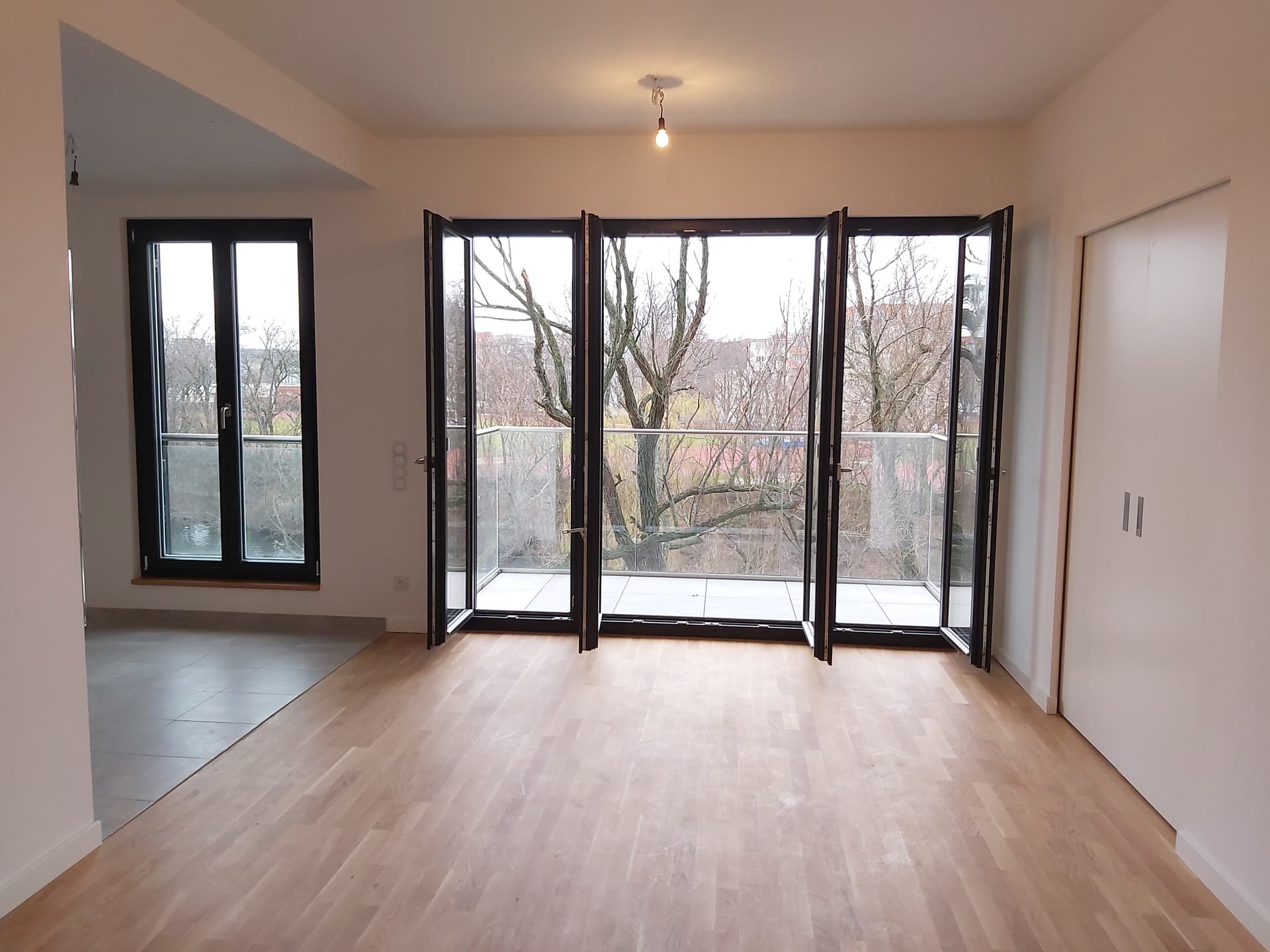 Pure Waterfront Living – Stylish 3-Room New-Build Apartment with Balcony in Berlin-Charlottenburg