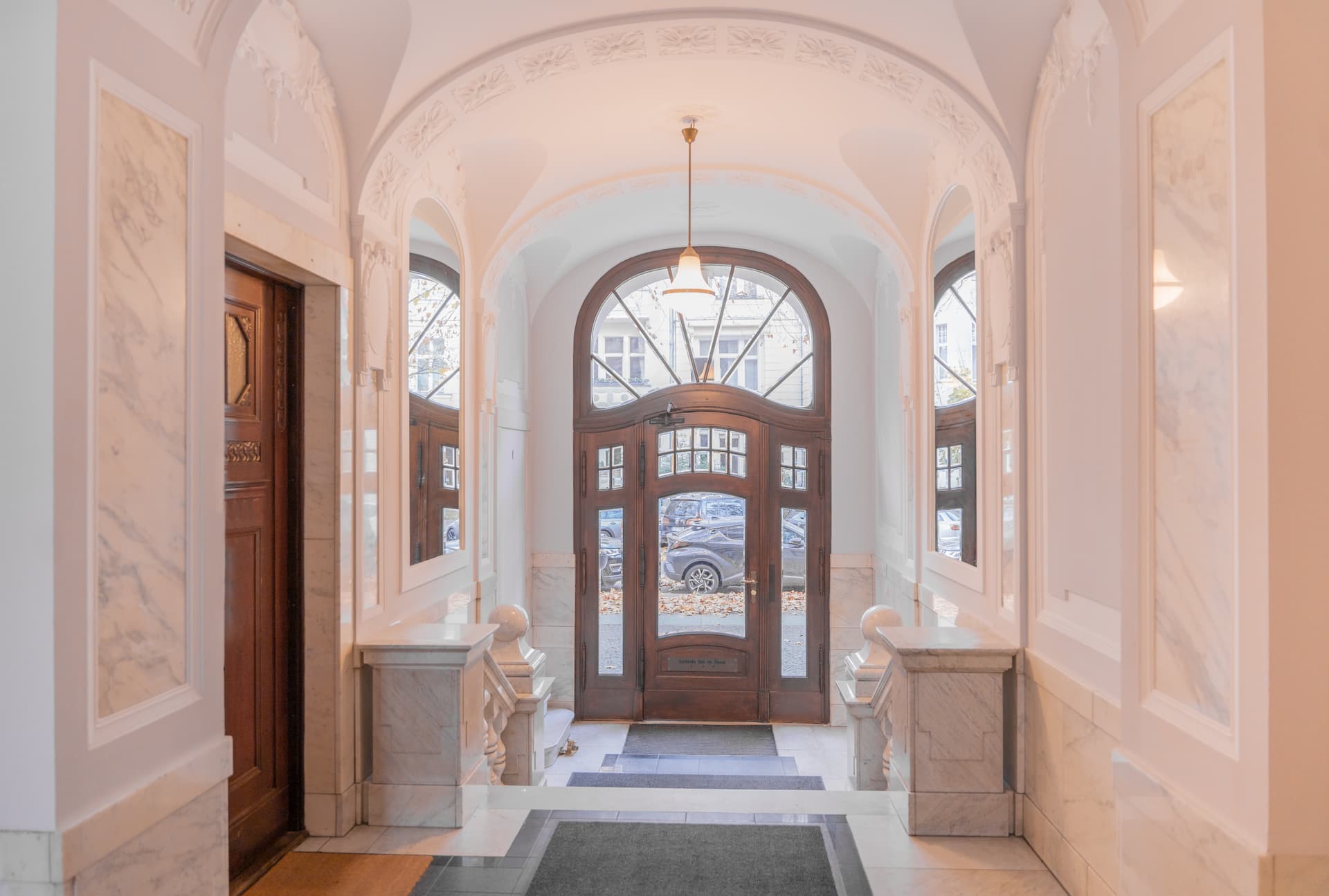 Spacious Historic Altbau Apartment with 7 Rooms in a Prime Berlin-Charlottenburg Location - Image 9