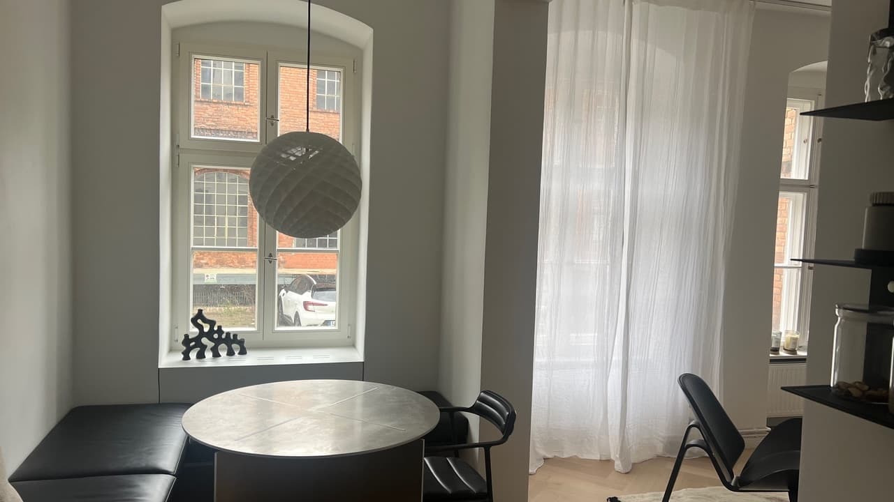 Altbau Apartment with Character and Class in Kreuzberg - Image 2
