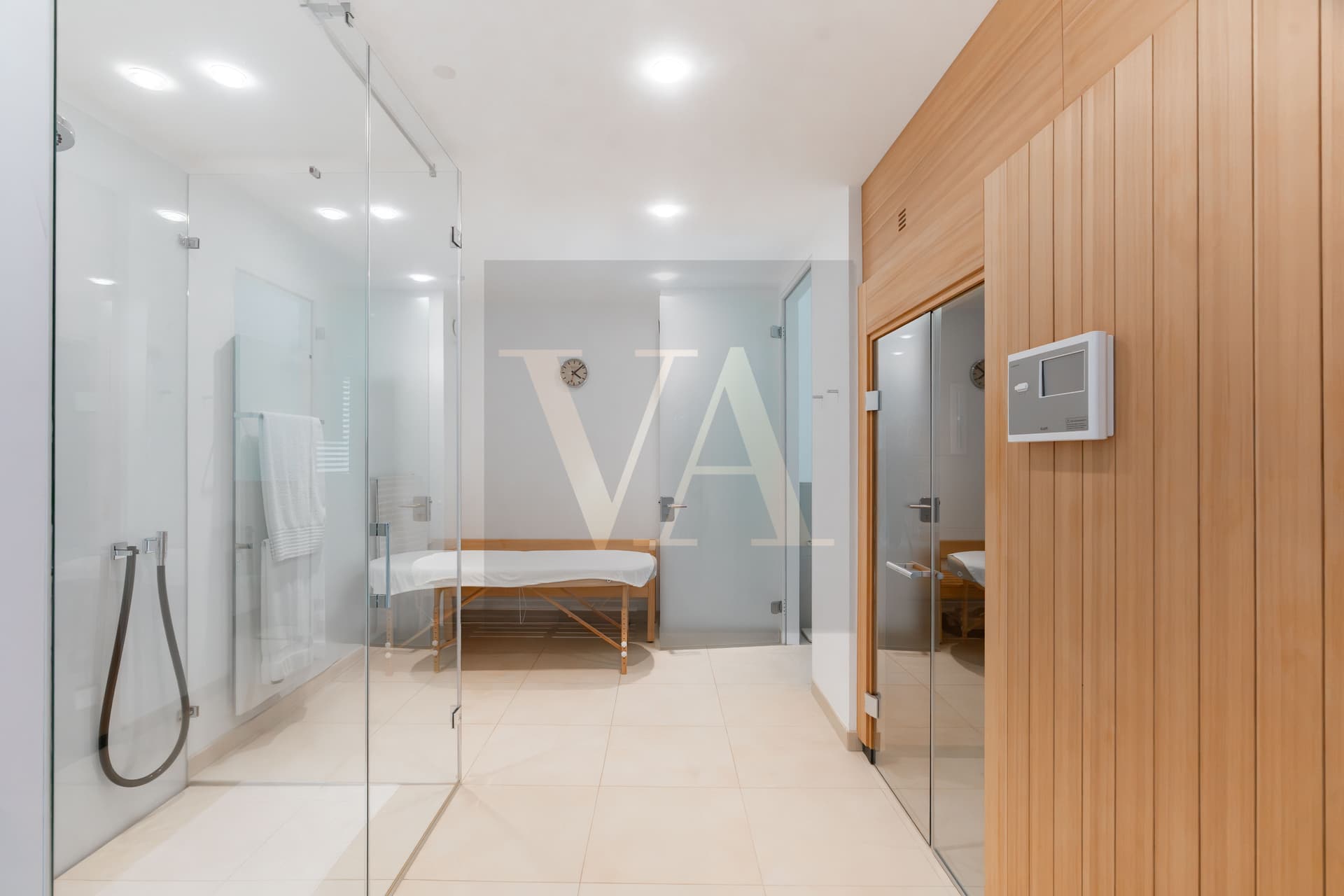 Spacious Penthouse Unit in the midst of Nature in Berlin's Exclusive Location - Image 17