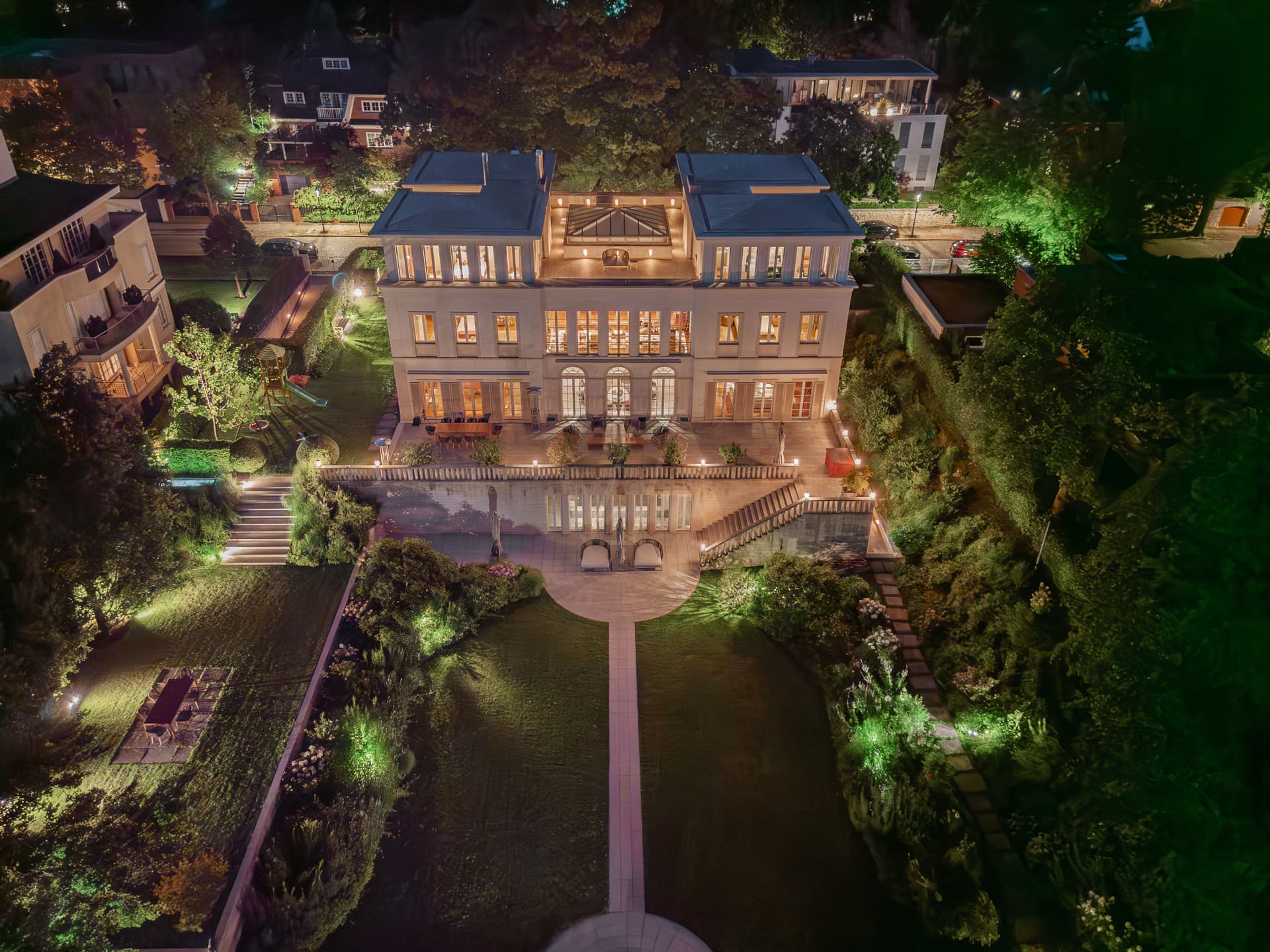 Grand Villa with Private Park & Spa – A Classical Masterpiece in Berlin-Dahlem - 图片 3
