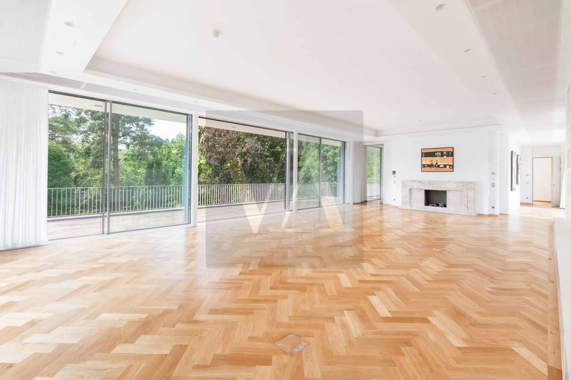 Spacious Penthouse Unit in the midst of Nature in Berlin's Exclusive Location 7 - Image 14