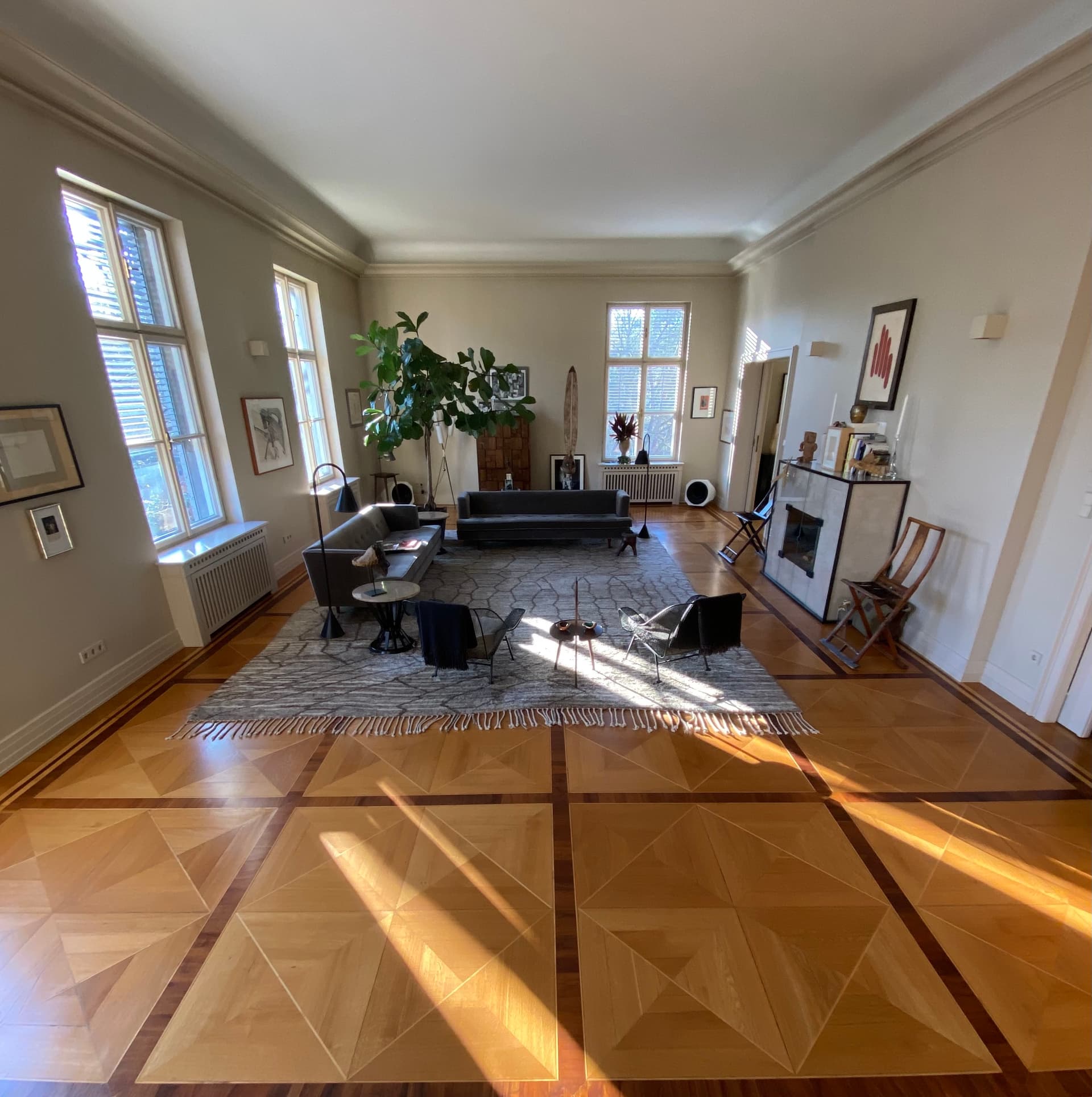 Luxury Residence with 451 sqm in a Listed Embassy Building Directly at Tiergarten - Image 3