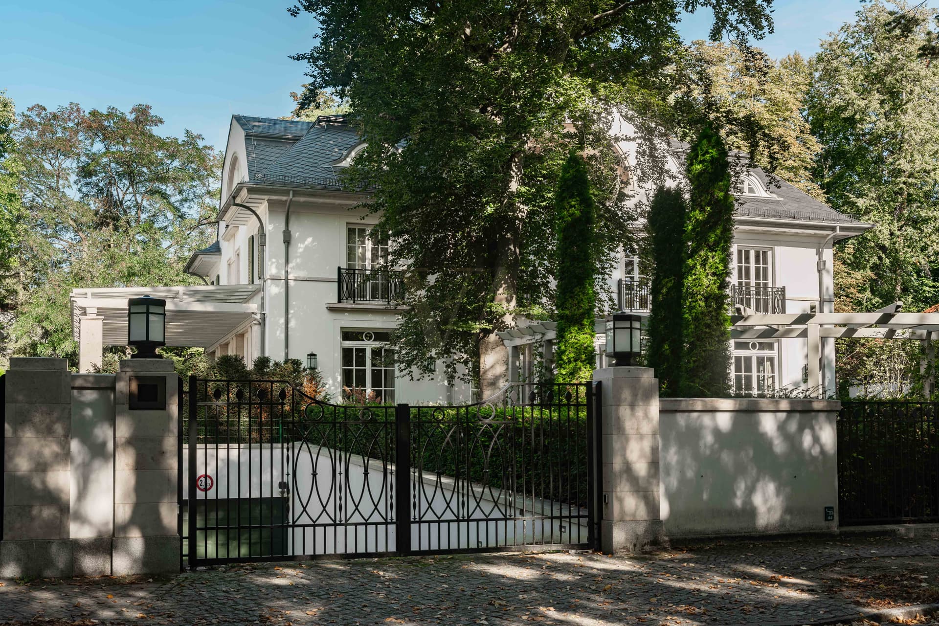 Architectural Masterpiece in Grunewald – Luxury Villa by Robert A.M. Stern - Image 17