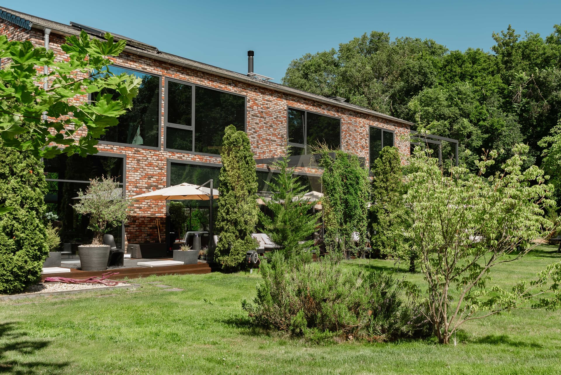 Rare architectural villa, hidden in the forest west of Berlin - Image 2