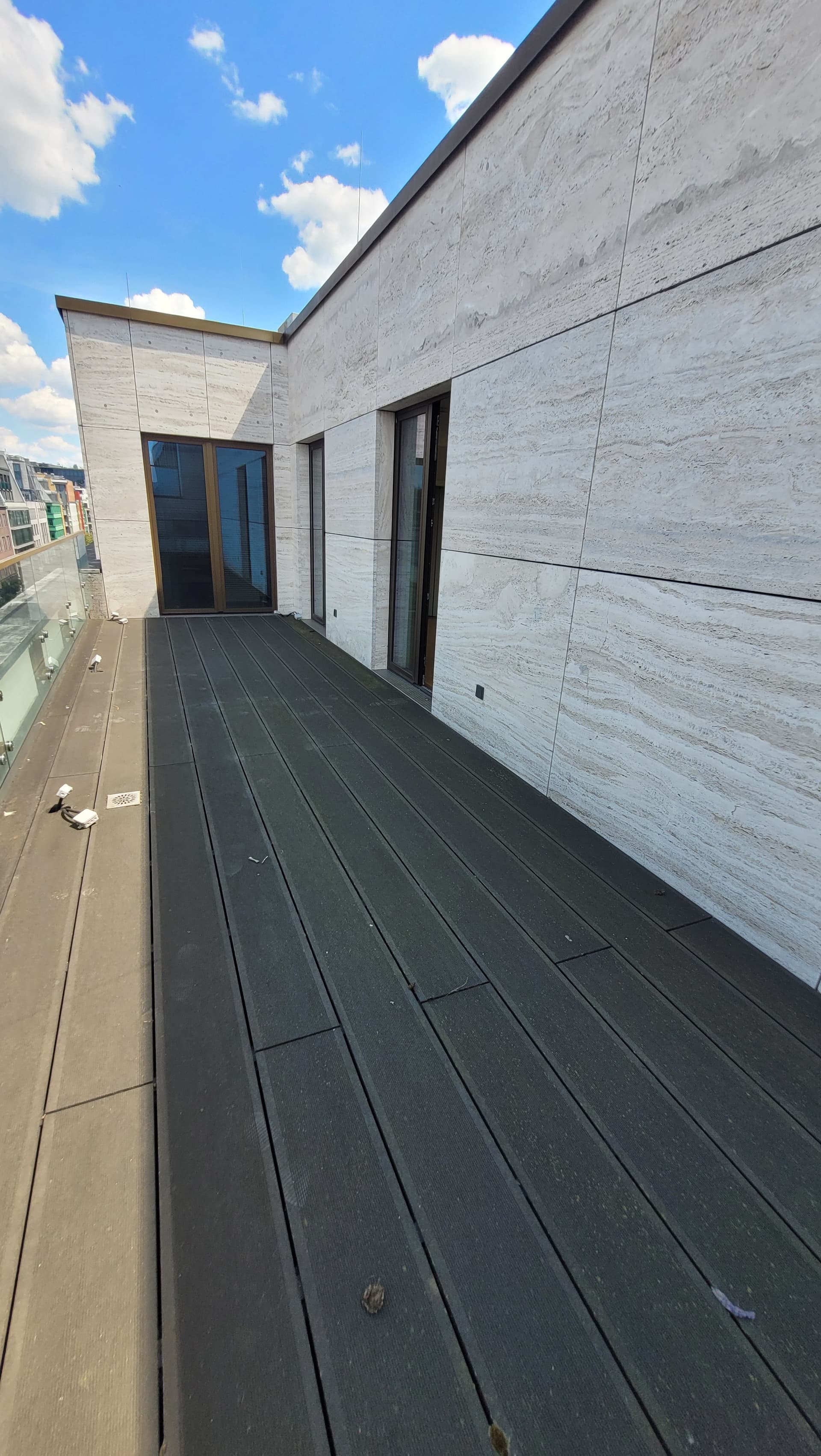 Spacious luxury apartment in the center of Berlin - Image 13