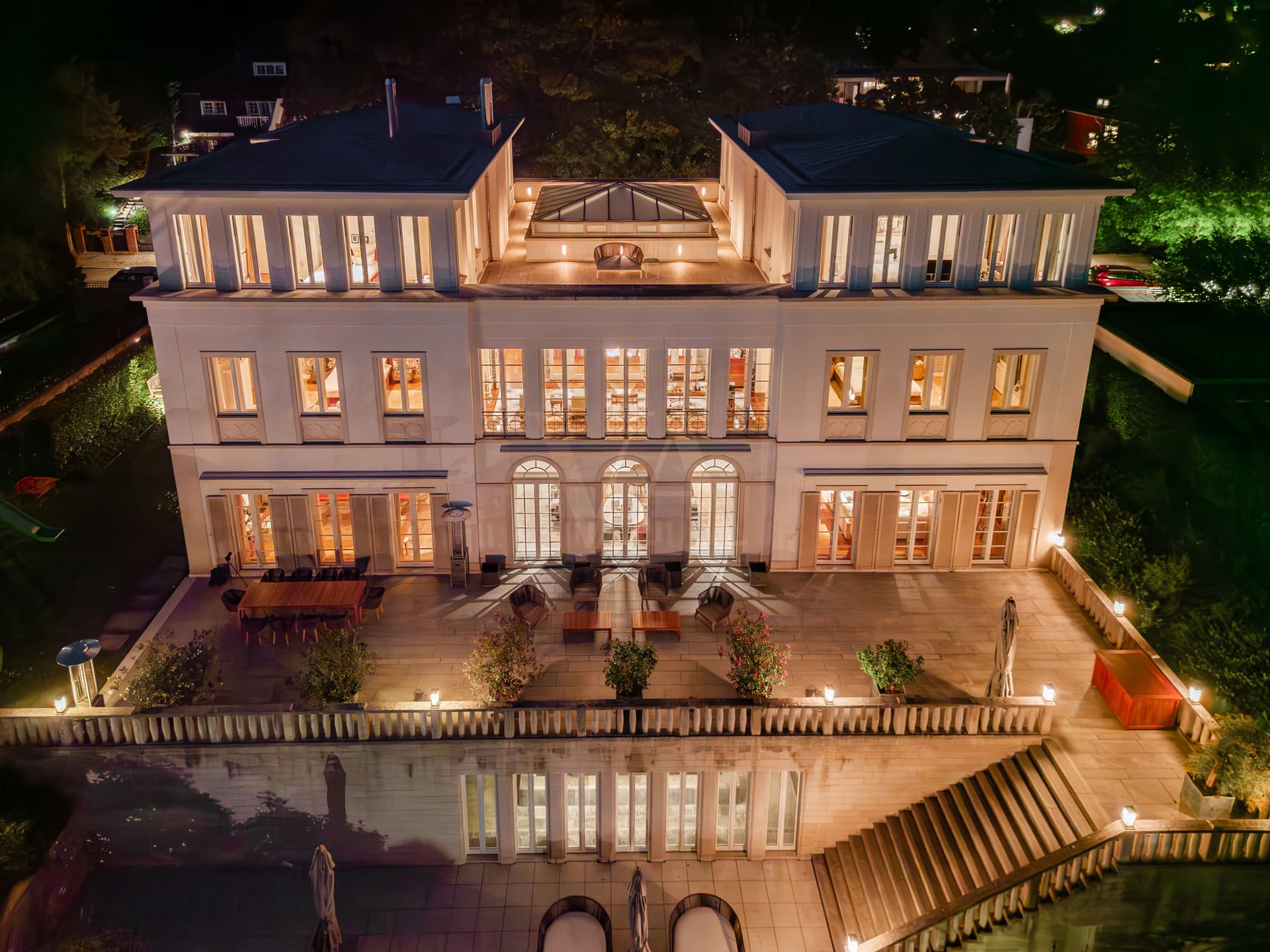 Grand Villa with Private Park & Spa – A Classical Masterpiece in Berlin-Dahlem - 图片 1