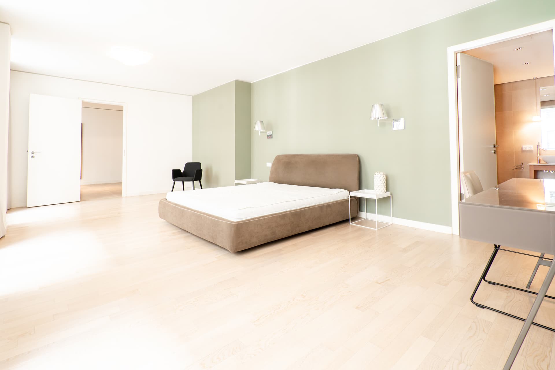 YOO Berlin – Exclusive Designer Residence with 5 Rooms on the River Spree