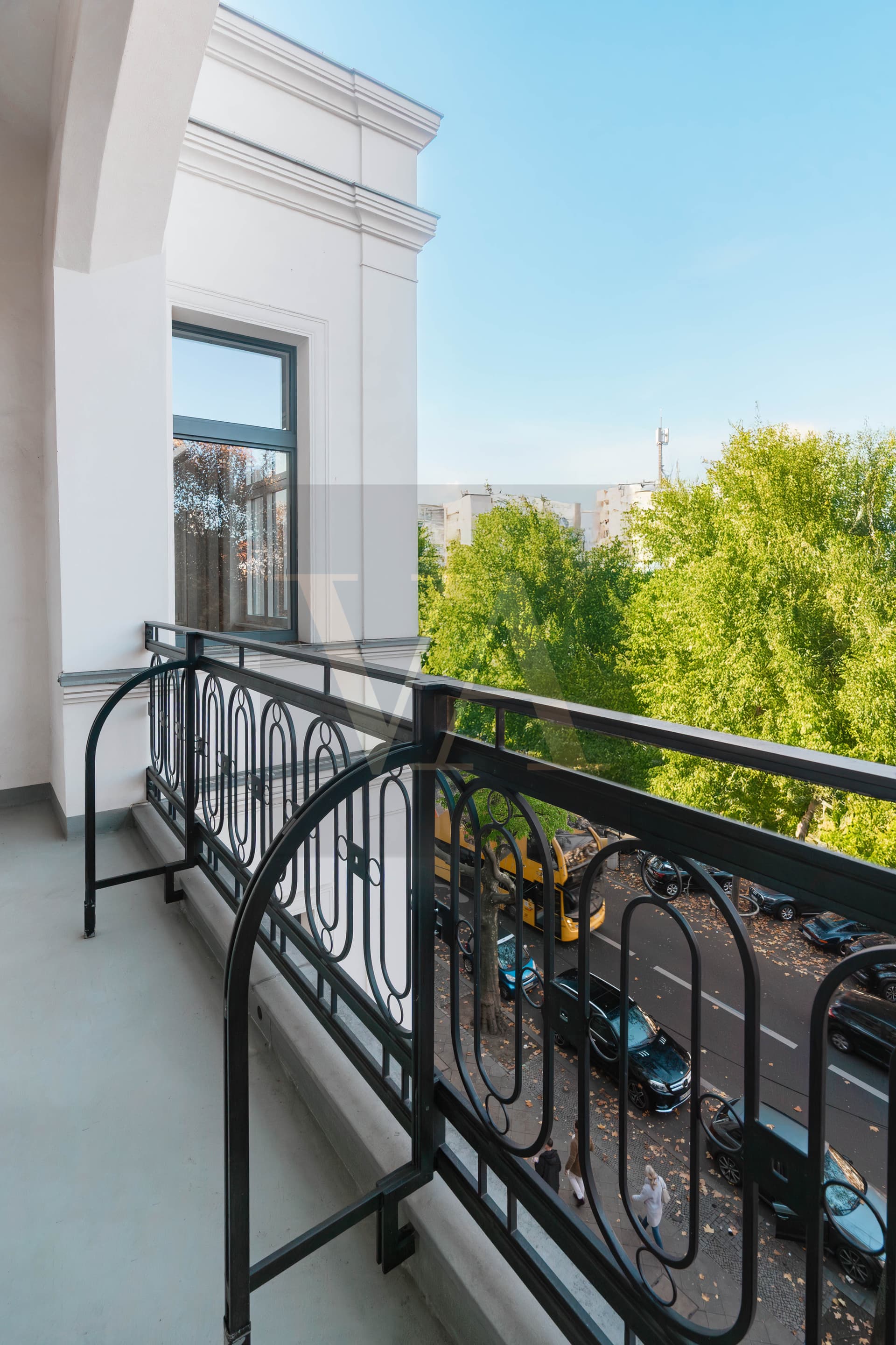 Representative Office Space with 292 sqm Directly on Kurfürstendamm - Image 1