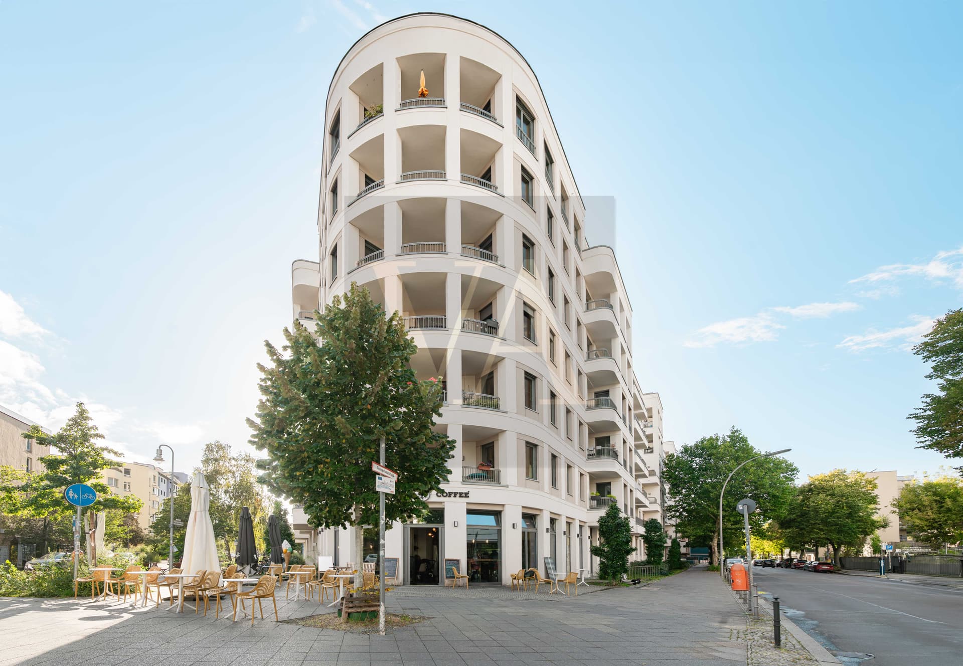 Exclusive Living in the Heart of Berlin – Bright 2-Room City Apartment with Balcony - Image 9