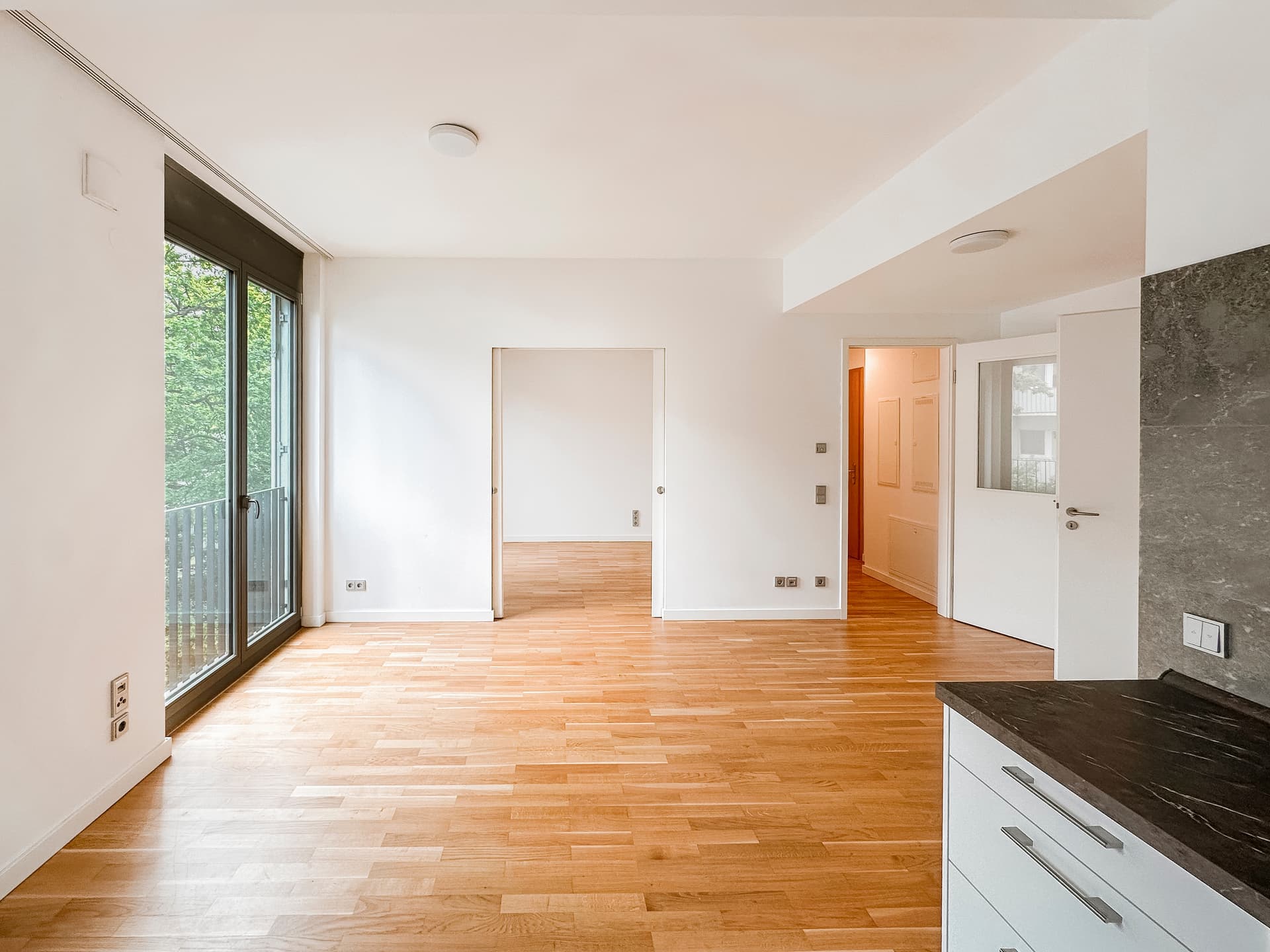 Charming 2-Room Apartment in Berlin-Charlottenburg – Perfect Layout & Prime Central Location - Image 2