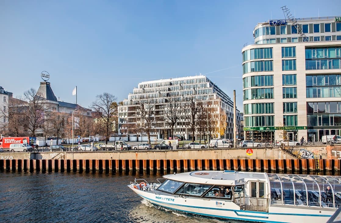 „YOO Berlin – Designresidenz mit 5 Zimmern und West-Terrasse an der Spree“