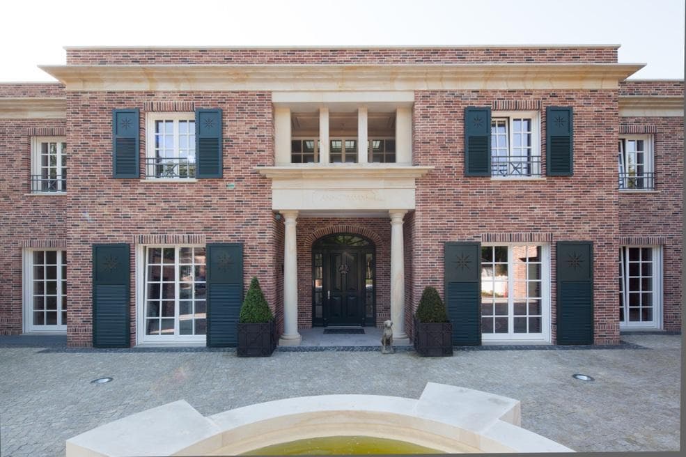 "Villa Imchenallee – Exklusives Anwesen am Wasser mit Wellness- und Gästehaus" - Image 2