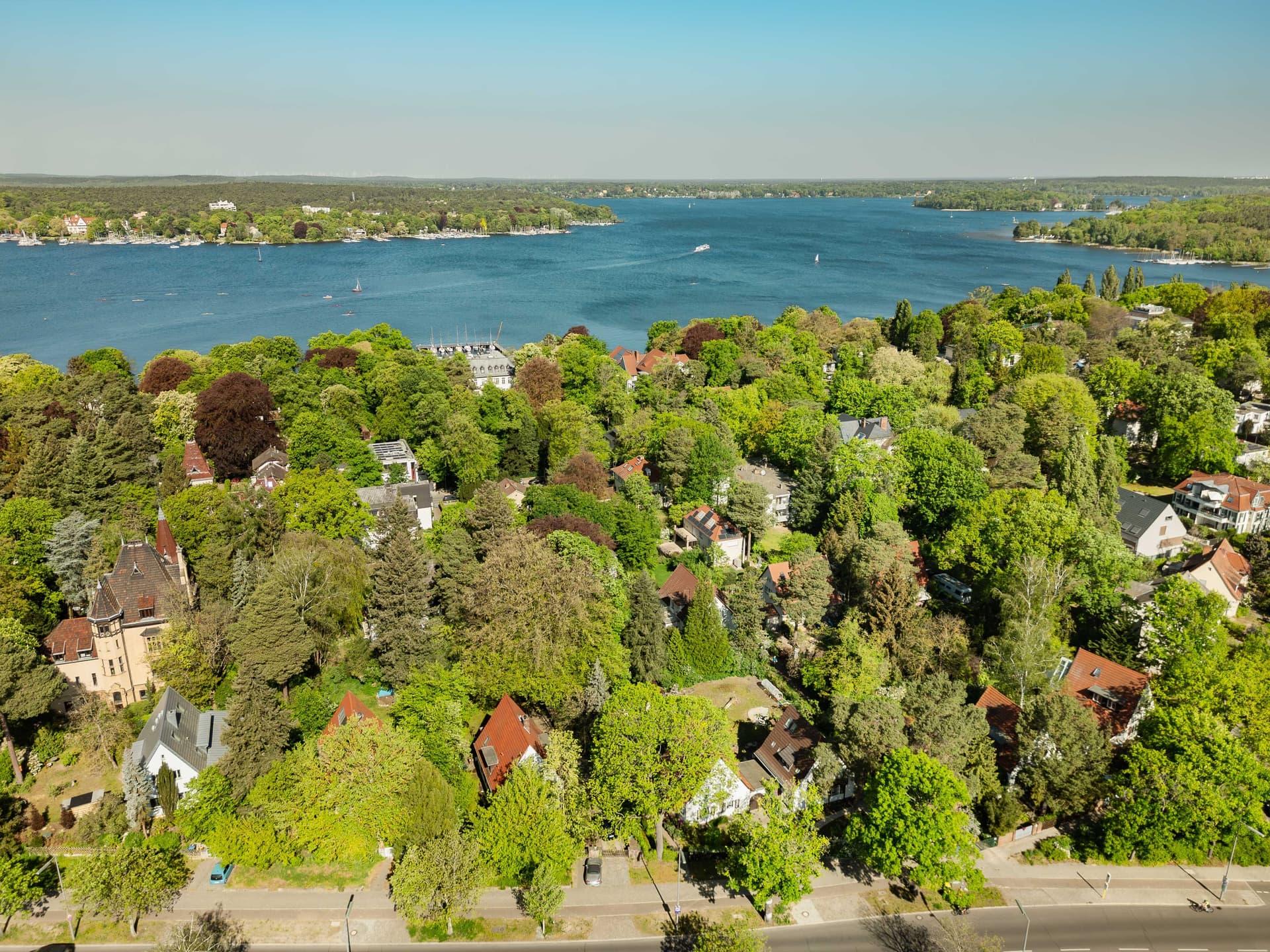 Villa Waltharistraße – Family Residence with Expansive Garden in Berlin-Wannsee’s Green Paradise - Image 12
