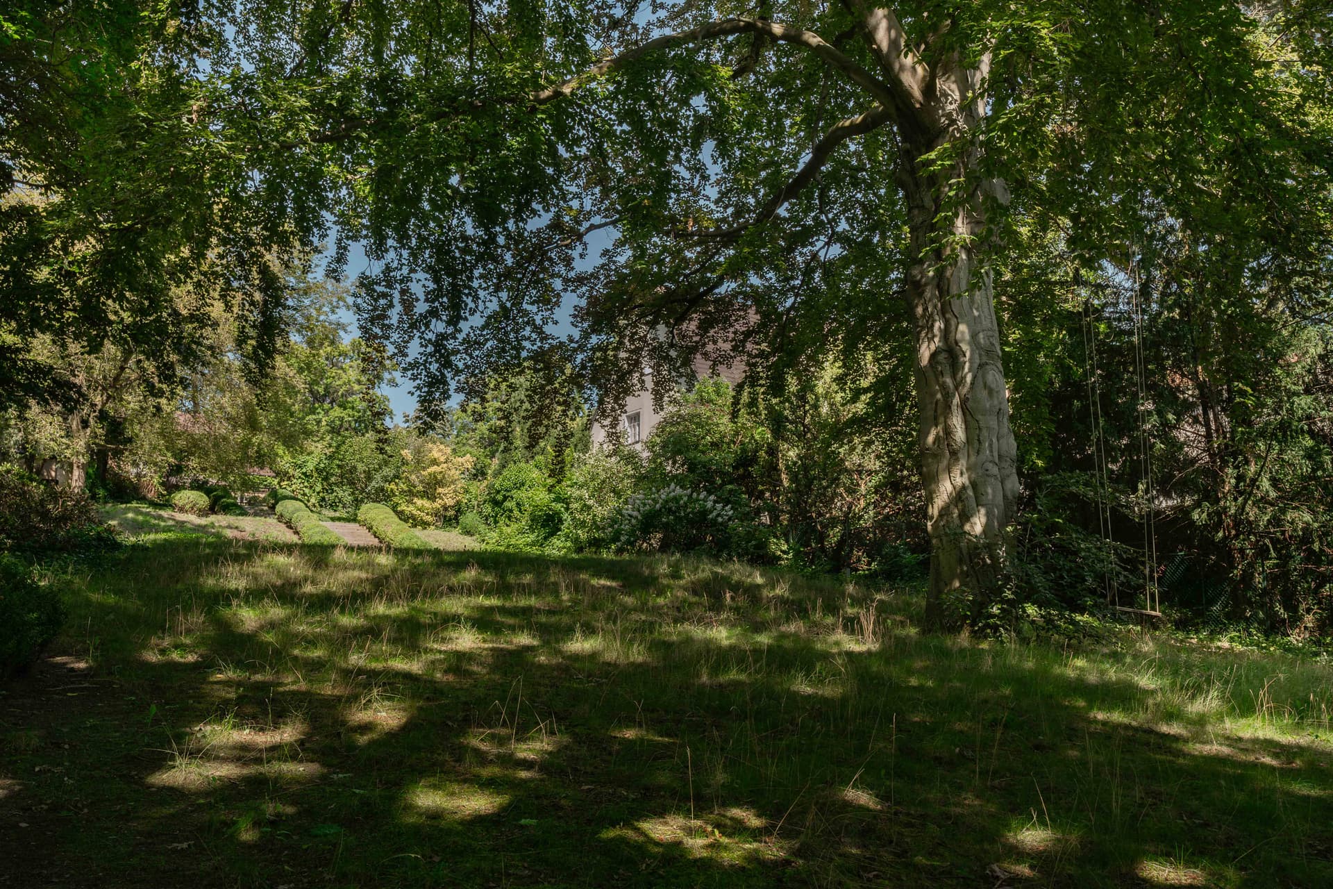 Grunewald's Lake side oasis an elegant retreat of distinct luxury - Image 14