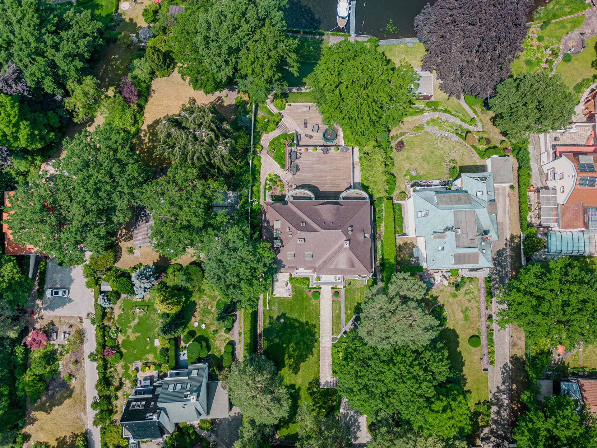 Exclusive Waterfront Villa in Berlin-Wannsee with Private Spa, Pool & Boathouse - Image 8