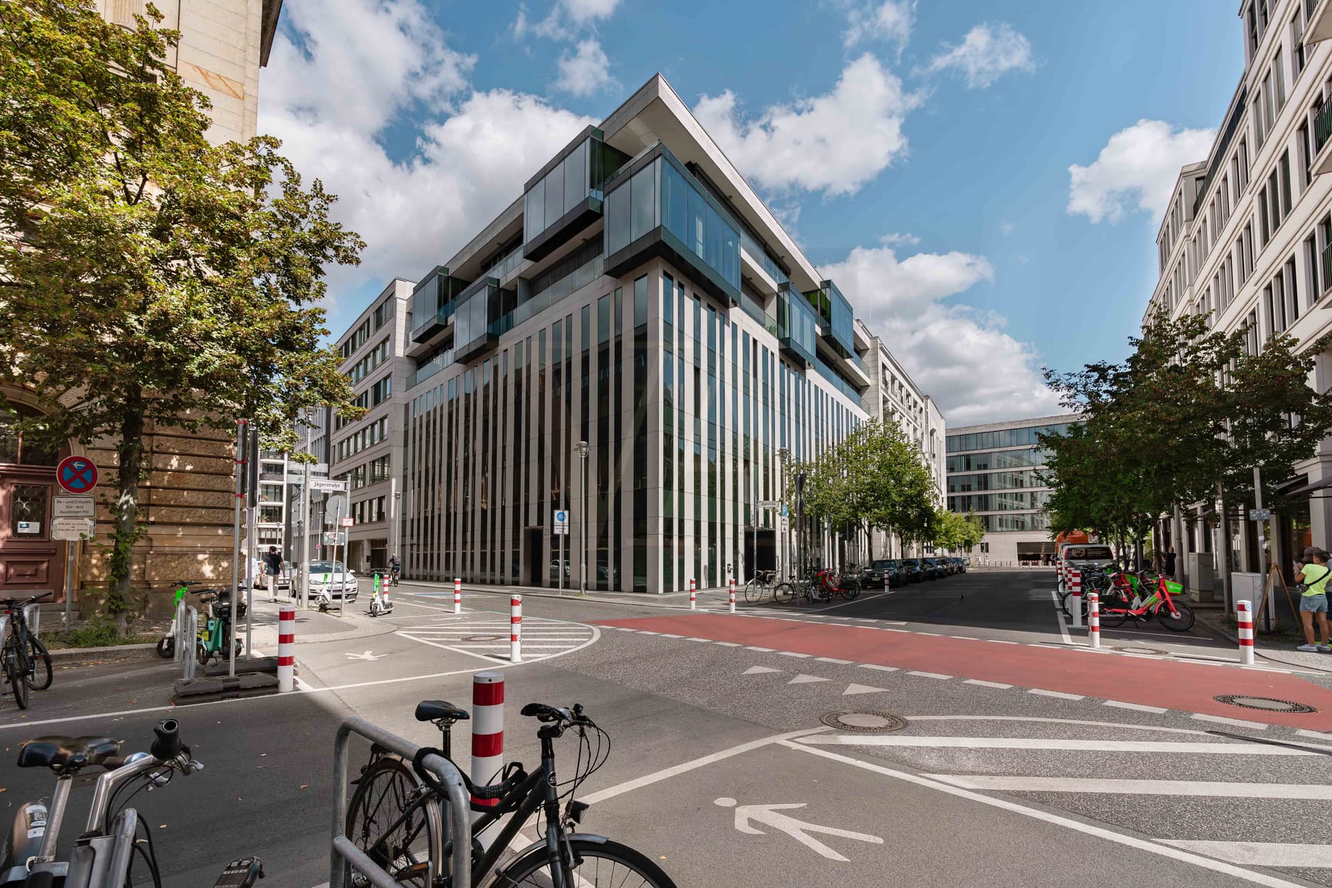 Stylish Luxury Apartment with 2 Balconies in a Prime Berlin-Mitte Location – Jägerstraße 41