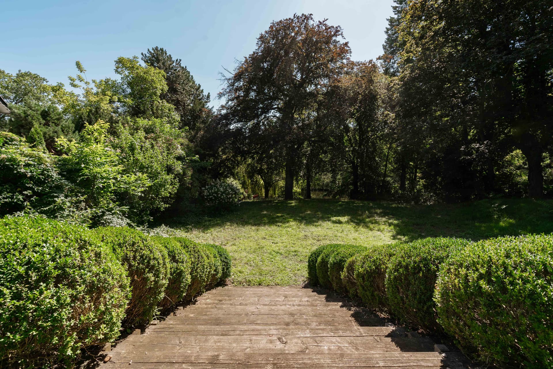 Grunewald's Lake side oasis an elegant retreat of distinct luxury - Image 13