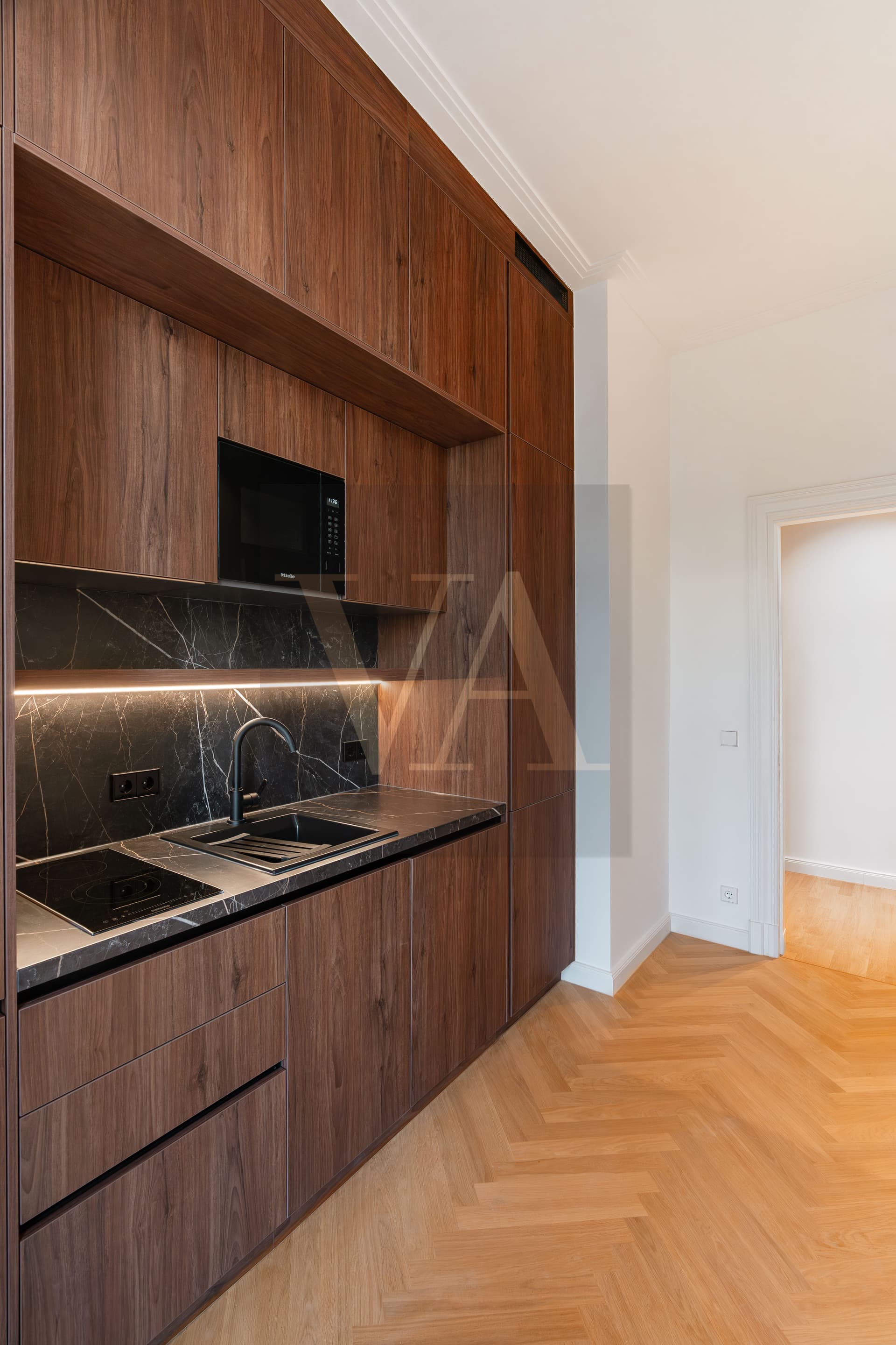 Elegant Office Space with Two Balconies & Designer Finishes in Charlottenburg - Image 2
