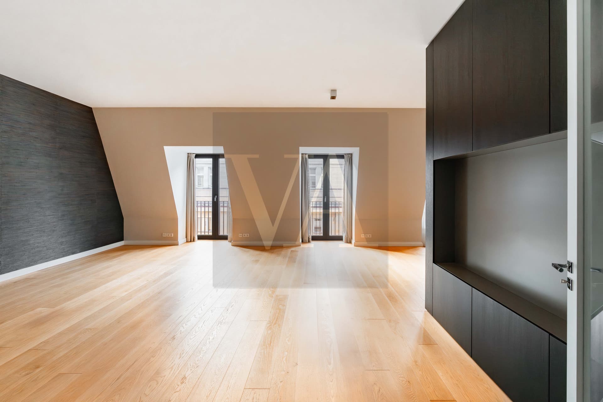 Luxury Duplex Penthouse with Private Elevator & Panoramic Rooftop Terraces - Image 2