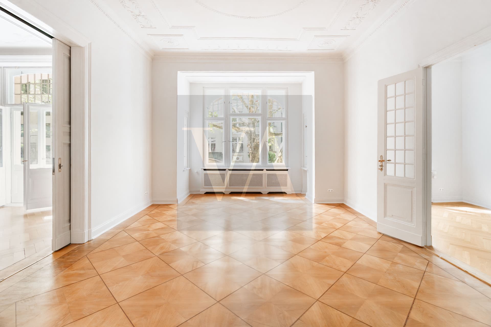 Representative Altbau Apartment with 8 rooms in Berlin Charlottenburg - Image 2
