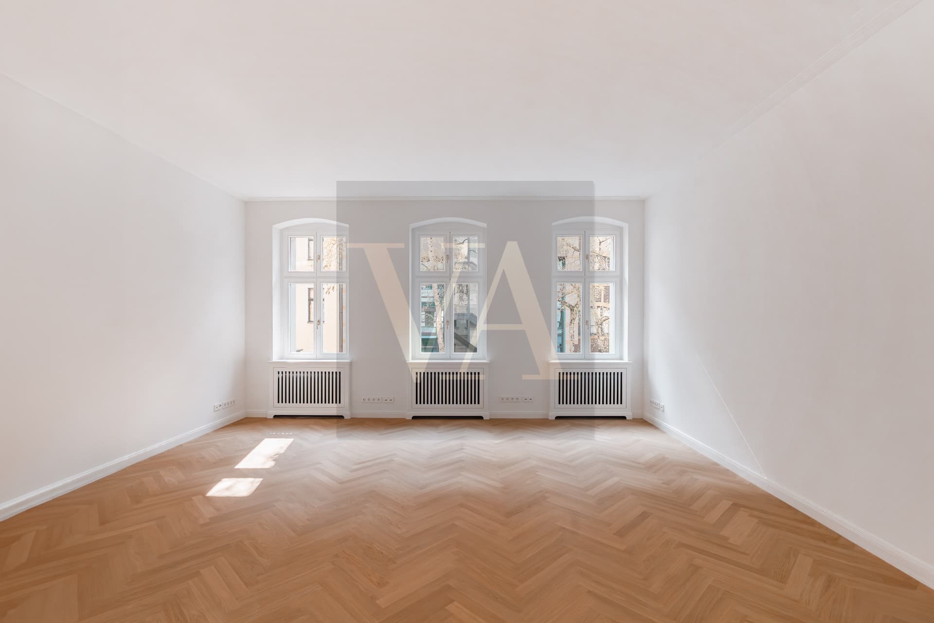 Elegant Office Space with Two Balconies & Designer Finishes in Charlottenburg - Image 3