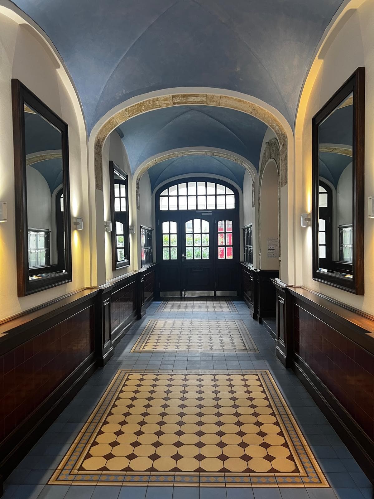 Stilvolle Altbau-Residenz mit Balkonen in Charlottenburg – 205 m² Luxus auf klassischem Niveau“