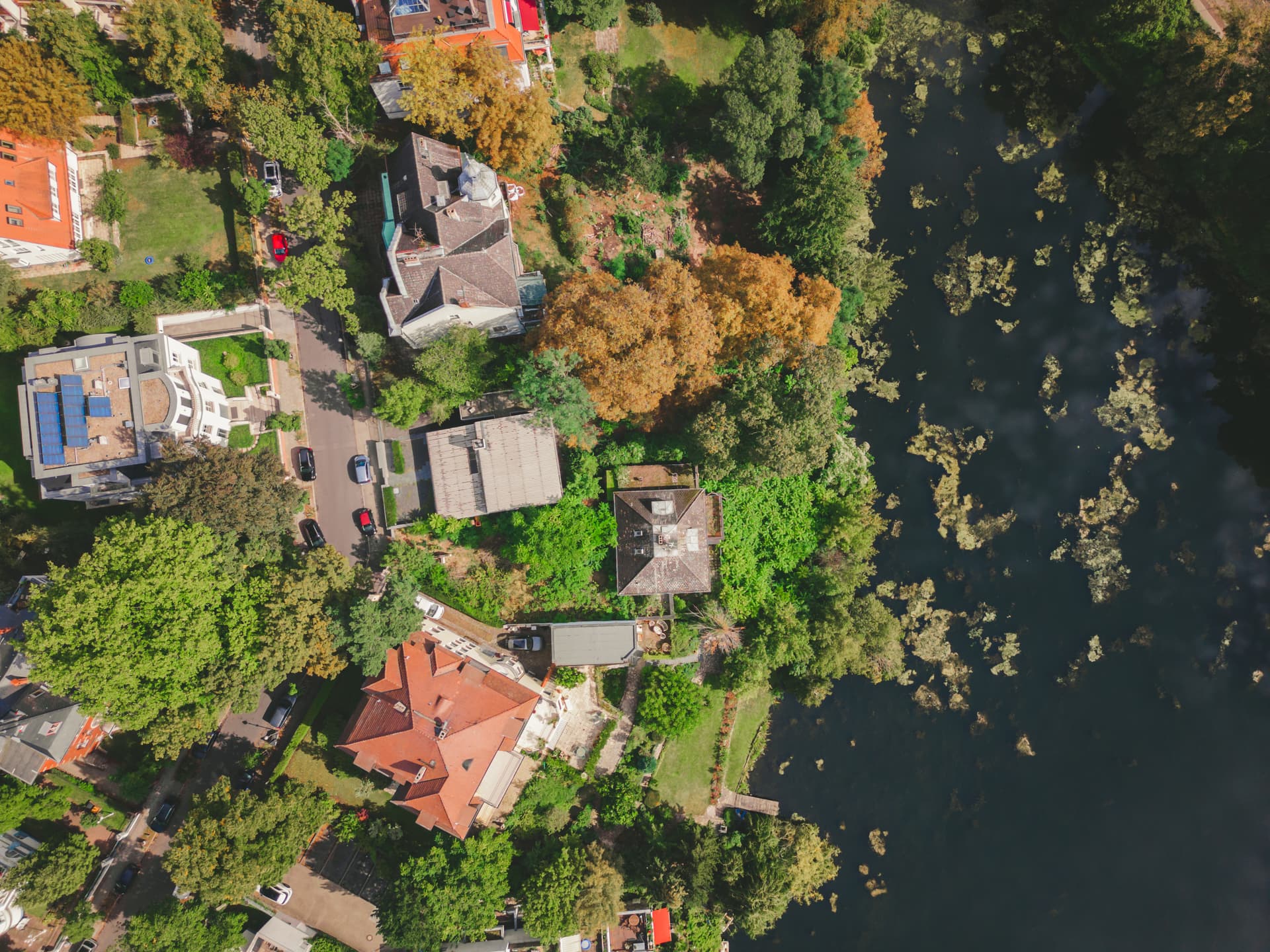 „Avantgarde-Villa am Wasser – Traumhaftes Grundstück direkt am Königssee in Berlin-Grunewald“ - Image 3