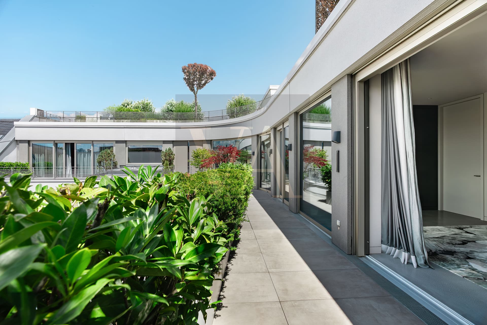 A private world above the city - Bild 3