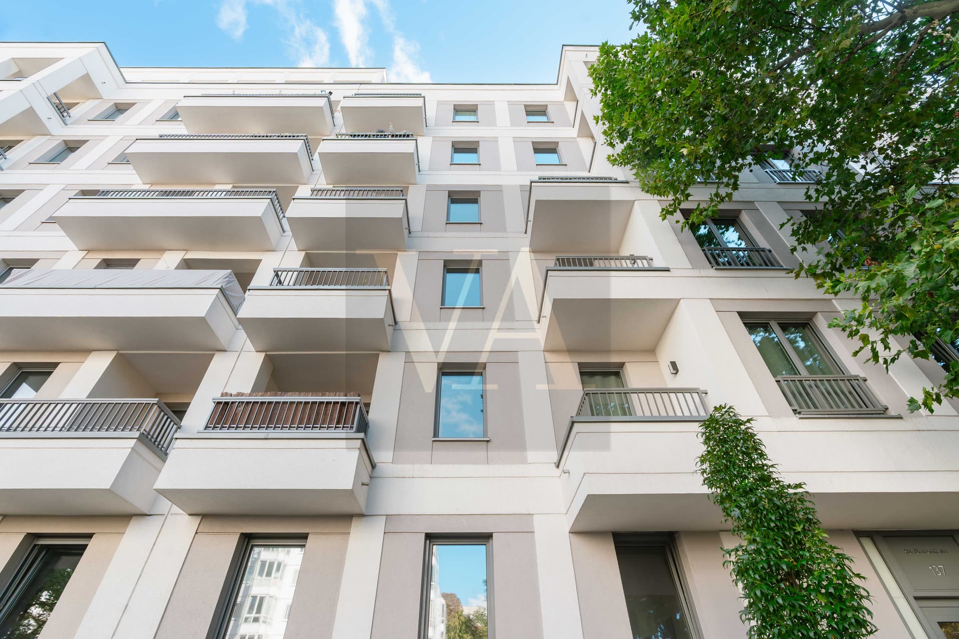 Exclusive Living in the Heart of Berlin – Bright 2-Room City Apartment with Balcony - Image 10